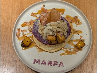 マーファカフェ 紅はるかと紫芋のブリュレパンケーキ
