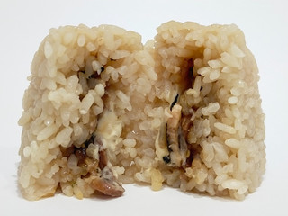 「ファミリーマート 博多一風堂監修 豚骨スープごはんのチャーシューおむすび」のクチコミ画像 by ばぶたろうさん