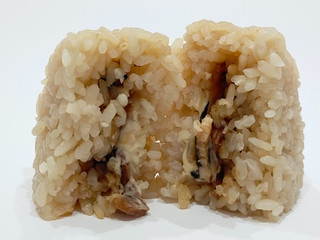 「ファミリーマート 博多一風堂監修 豚骨スープごはんのチャーシューおむすび」のクチコミ画像 by ばぶたろうさん