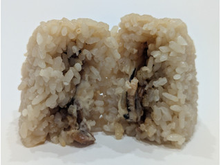 「ファミリーマート 博多一風堂監修 豚骨スープごはんのチャーシューおむすび」のクチコミ画像 by ばぶたろうさん