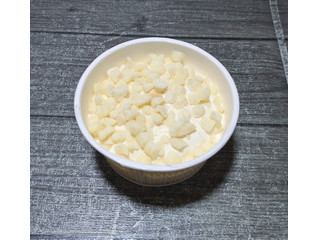 「森永 MOW PRIME 白いクッキー＆クリーム カップ105ml」のクチコミ画像 by あーる チョコミント推しさん