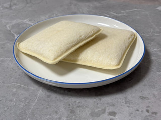 「ヤマザキ ランチパック 贅沢いちごのランチパック やみつきザクザク食感」のクチコミ画像 by kopiさん