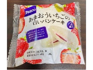 あまおういちごの白いパンケーキ