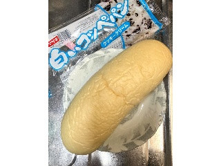 白いコッペパン クッキークリーム