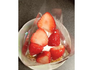 シャトレーゼ 苺のフルーツボンブケーキ