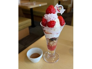 ジョイフル 天使のミルキーいちごショートケーキパフェ