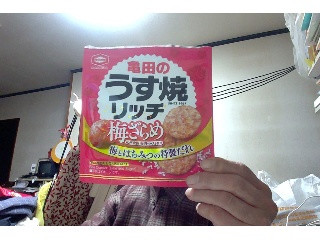 亀田のうす焼リッチ 梅ざらめ