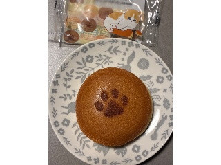 ファミリーマート 肉球印のもち入りどら焼きこしあん