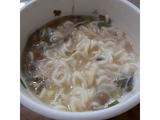 カップスター とんこつ