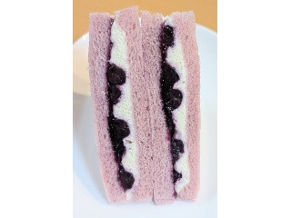 「セブン-イレブン ブルーベリーサンド」のクチコミ画像 by はるなつひさん