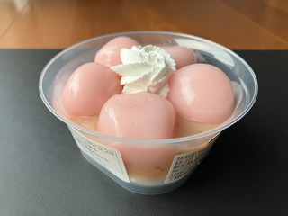 高評価】「桜餡の白玉ぜんざい 365円(税込)/3 - ミニストップ 桜餡