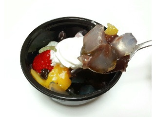 シャトレーゼ 春の桜クリームあんみつ