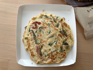 「ファミリーマート もっちり生地と6種具材の海鮮チヂミ」のクチコミ画像 by こつめかわうそさん