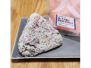 大きなおにぎり 梅しそ大根と野沢菜