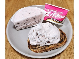 「明治 エッセル スーパーカップ ストロベリーチョコ カップ200ml」のクチコミ画像 by みにぃ321321さん