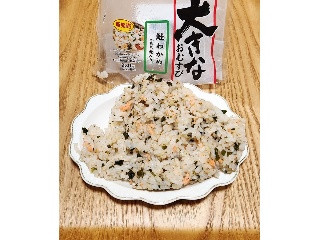 大きなおむすび 鮭わかめ
