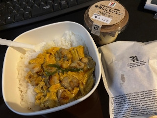 セブン-イレブン 炙り鶏の特製親子丼