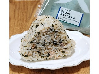 大きなおにぎり 鮭わかめ