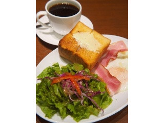 上島珈琲店 ベーコンエッグ＆厚切りバタートースト
