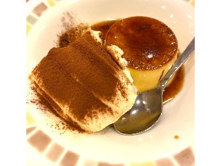 サイゼリヤ プリンとティラミスの盛合せ