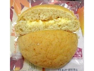 「山崎製パン カナダ産メープルシロップ入りゼリーとマーガリンのメロンパンくるみ風味 袋1個」のクチコミ画像 by つなさん