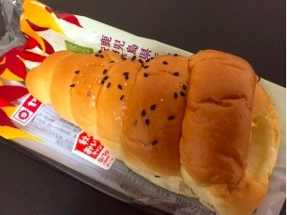 「ヤマザキ 鹿児島県産安納芋入りホイップとつぶあんのコロネ 袋1個」のクチコミ画像 by Kotoさん