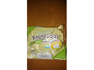 ヤマザキ 大きなツインシュー 抹茶クリーム＆ミルクホイップ