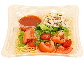 ファミリーマート 冷たいパスタ フレッシュトマトと蒸し鶏のパスタ