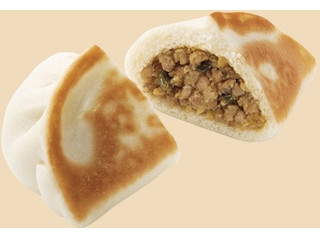 ファミリーマート もっちり生地のジューシー餃子まん