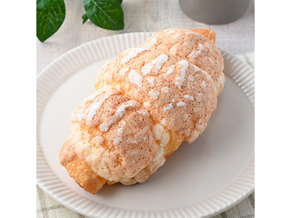 ファミリーマート ファミマ・ベーカリー マカロンクロワッサン 発酵バター入りクリーム 商品写真