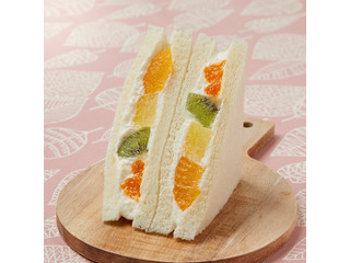 ファミリーマート 4種のフルーツミックスサンド