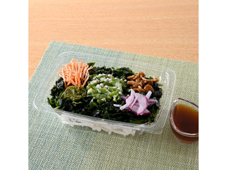 ファミリーマート 3種ネバネバ具材と大根のサラダ