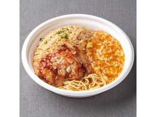 ファミリーマート 旨辛にんにくソースで食べる!油淋鶏&炒飯