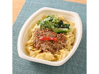 ファミリーマート バミーヘンガパオ タイ風まぜそば