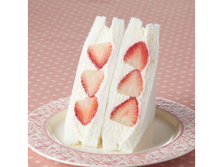 ファミリーマート いちご＆ホイップサンド