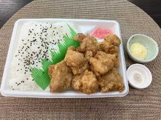 ファミリーマート 九州醤油仕立ての唐揚弁当