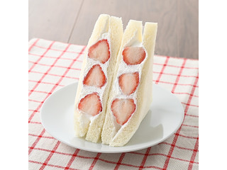 ファミリーマート ゆうべにいちご＆ホイップサンド