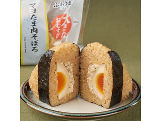 ファミリーマート 大きなおむすび マヨたま肉そぼろ