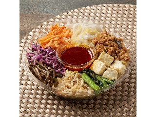 ファミリーマート 8品目のナムルと野菜のビビン麺