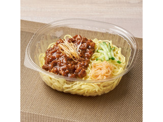 ファミリーマート 甘辛甜面醤と味噌の旨み 冷しジャージャー麺