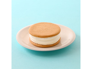 ファミリーマート ファミマルSweets ミルクサンド キャラメルソース入り