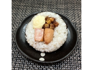 ファミリーマート ばくだんおむすび チーズおかか・ウインナー