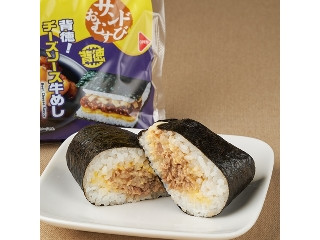 ファミリーマート 背徳のチーズコンビニ飯 サンドおむすび 背徳チーズソース牛めし