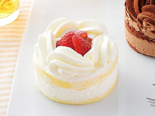 Amazon.co.jp: 神戸スイーツ いちごショートケーキ ホール5号（5