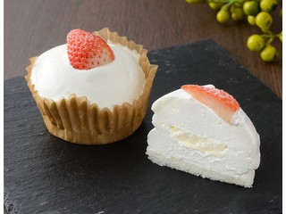 ローソン Uchi Cafe’ Specialite 絹泡クリームの苺ショート