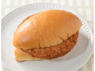 ローソン 盛りすぎ！牛肉入りコロッケパン