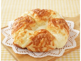 ローソン 盛りすぎ！とろ～りチーズパン