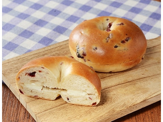 ローソン むぎゅっとベーグル クランベリー＆味わいクリームチーズ
