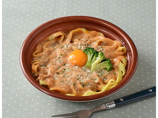 ローソン ソースたっぷり生パスタ ミートカルボナーラ