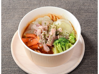 ローソン 1/2日分の野菜が摂れる スープパスタサラダ ピリ辛トマト